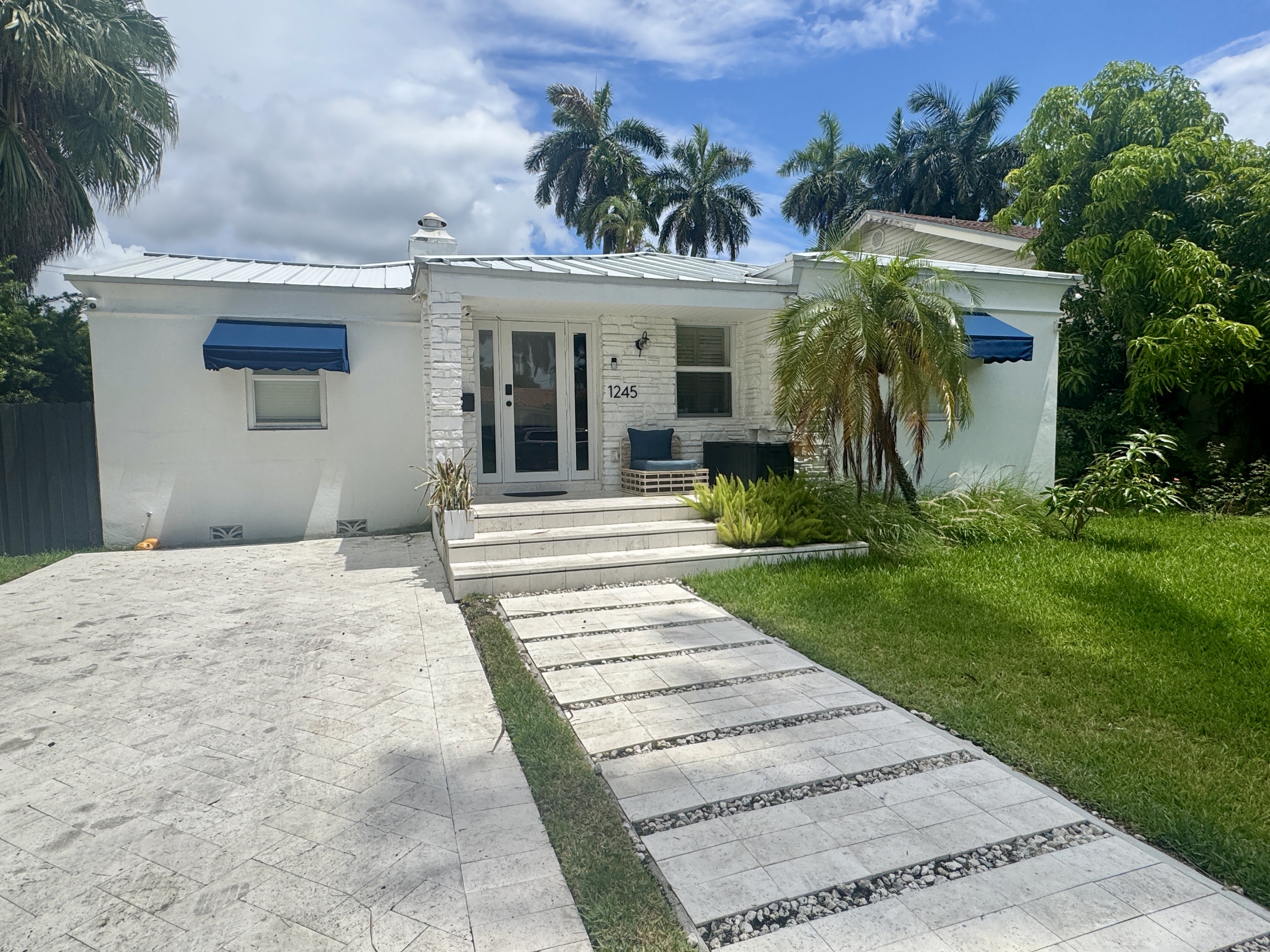 1245 Van Buren Street