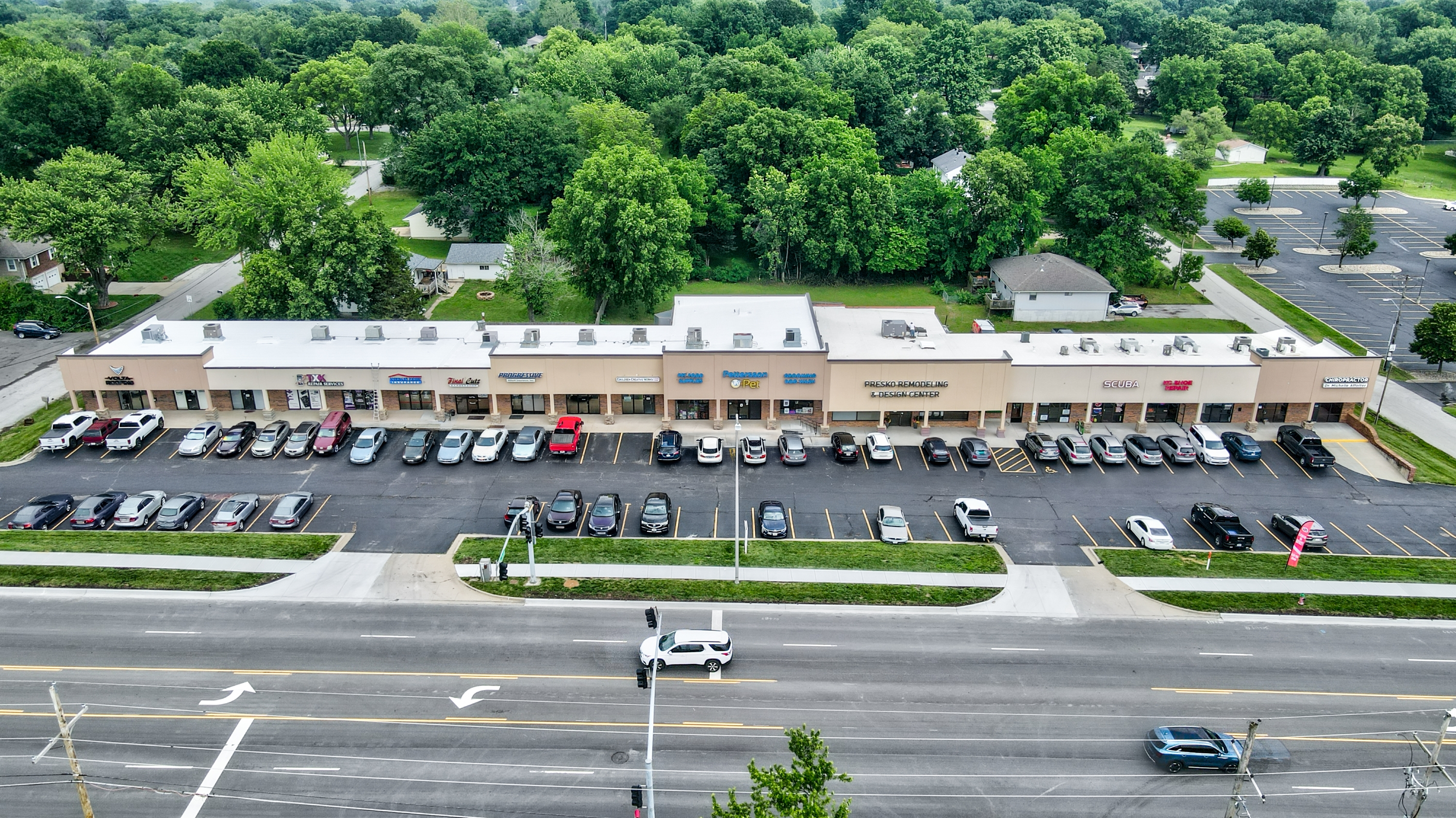8101 North Oak Trafficway - 8125